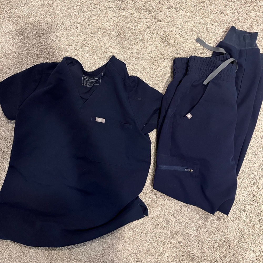 Figs navy xs catarina top, xs high waisted zamora bottom with scrunched waist